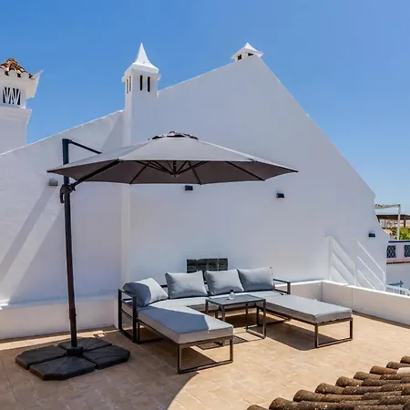Rooftop Terrace In By Lovelystay * タヴィラ